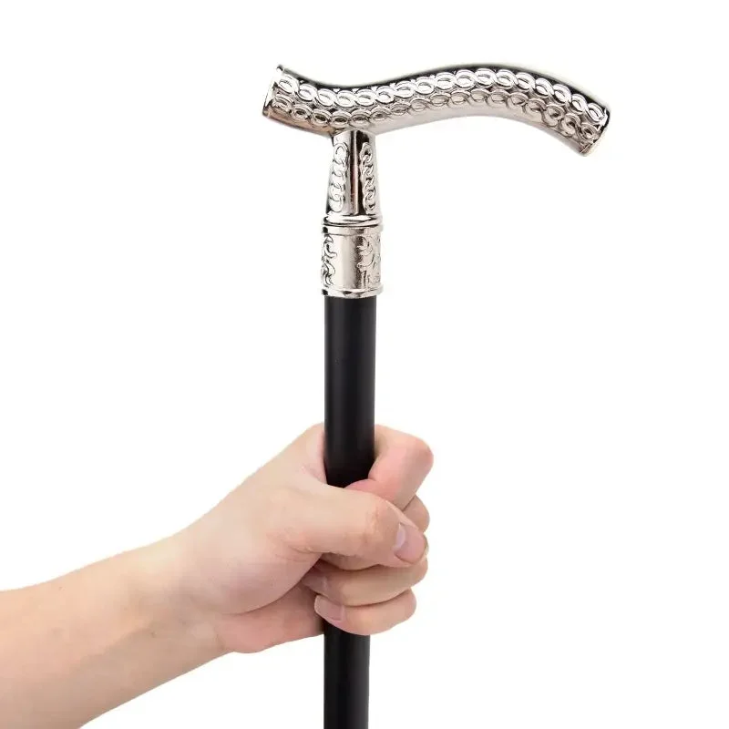 Canne de marche luxe argenté en action